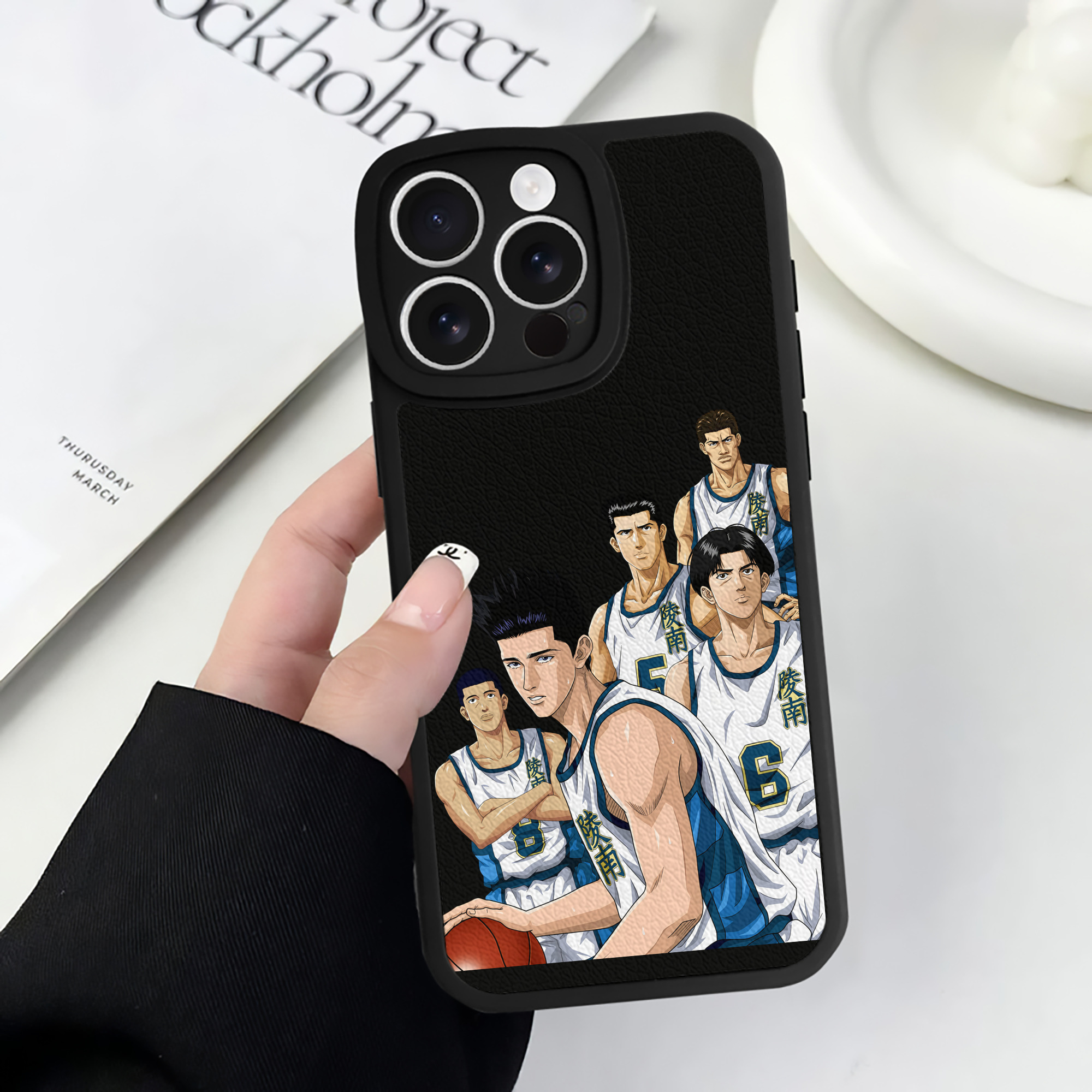（画像用） SLAM DUNK／スラムダンク 【iPhone 16シリーズ対応】シリコンスマホケース（レザー調） 材質：シリコン